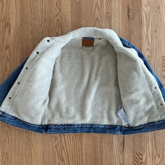 Levi’s Men’s Sherpa Trucker Jacket (XS) - Picture 2 of 3